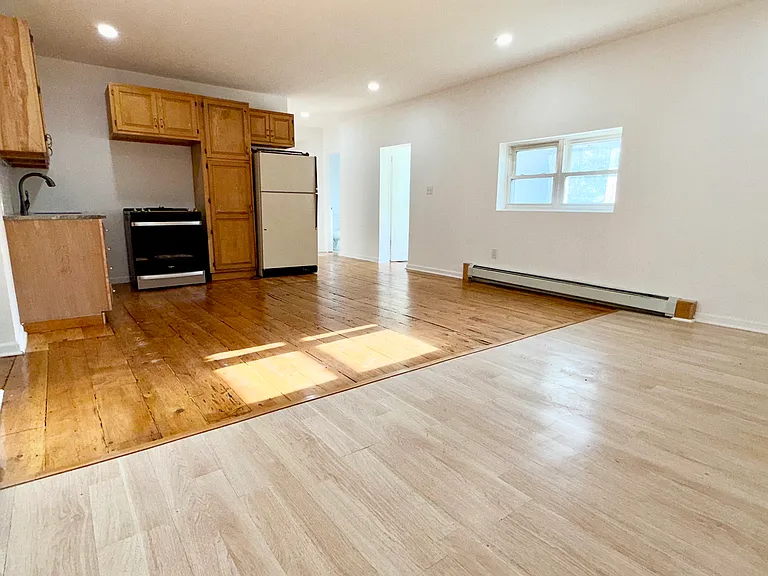 260 Caniff Rd #1R — Photo 2