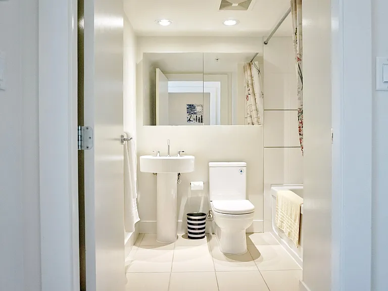 565 Smithe St #1402 — Photo 12