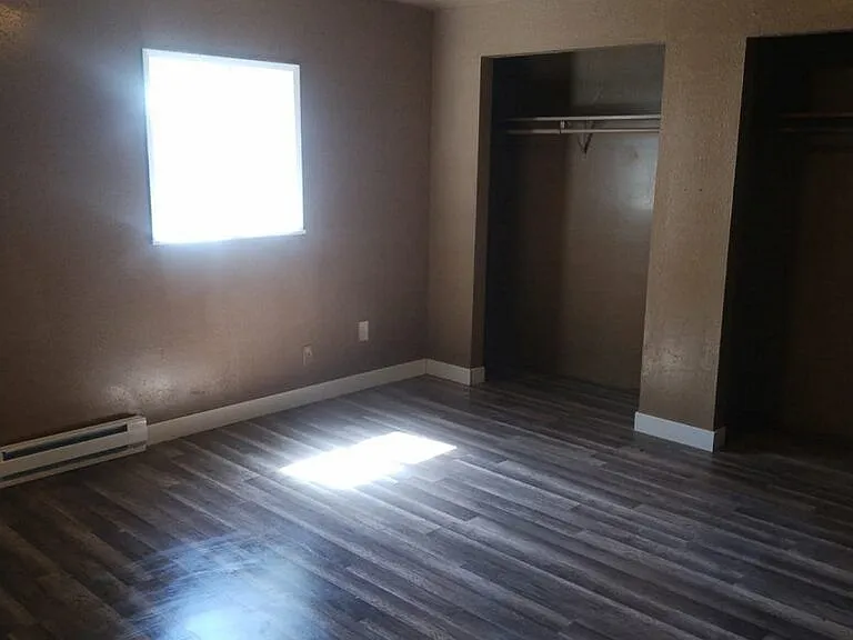 7414 S Wapato St — Photo 3