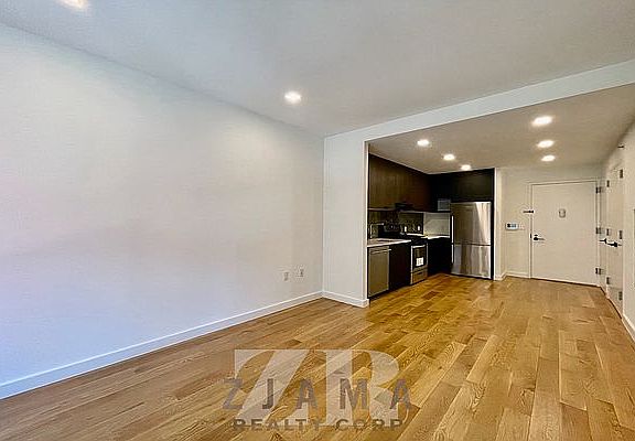 5th image of 25 E 19th St APT 5G