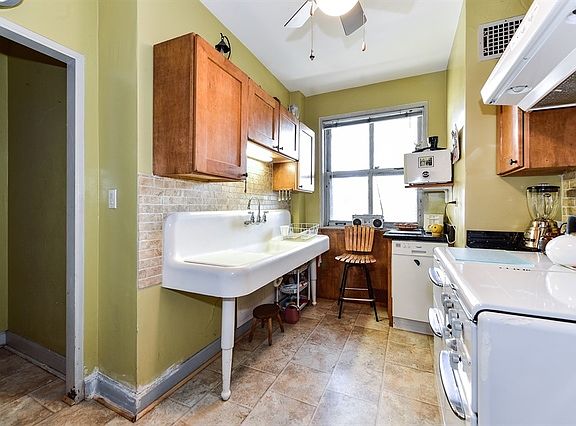 5th image of 7321 S South Shore Dr APT 2E