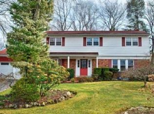41 Barry Park Ct, Albertson, NY 11507