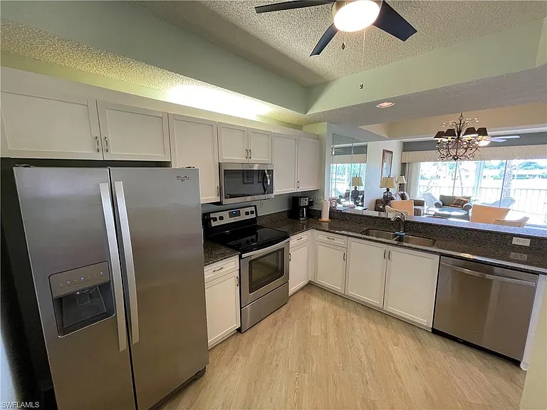 1070 Woodshire Ln #E204 — Photo 6