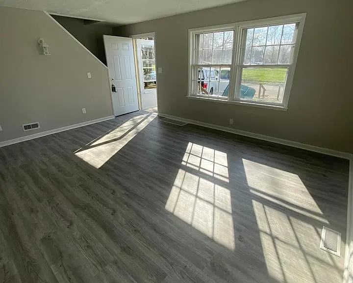 1416 S Pershing Dr — Photo 2