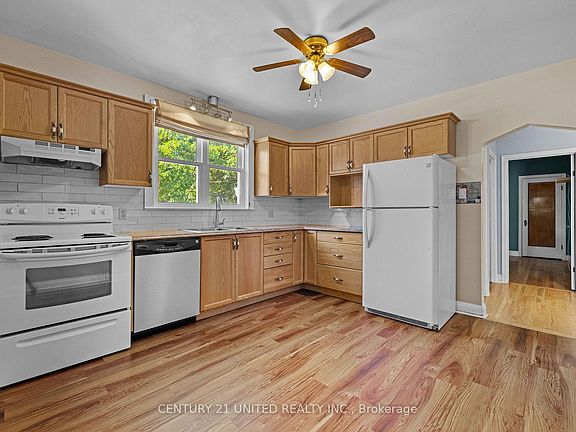 3rd image of 572 Murray St