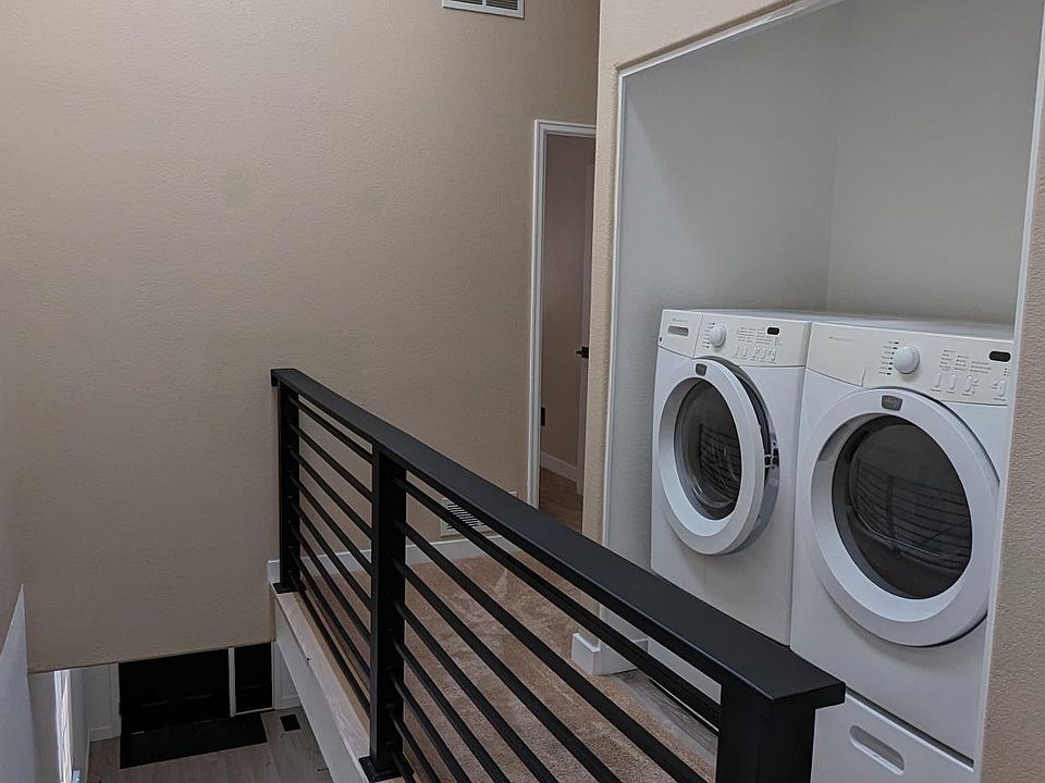 Upstairs landing / laundry