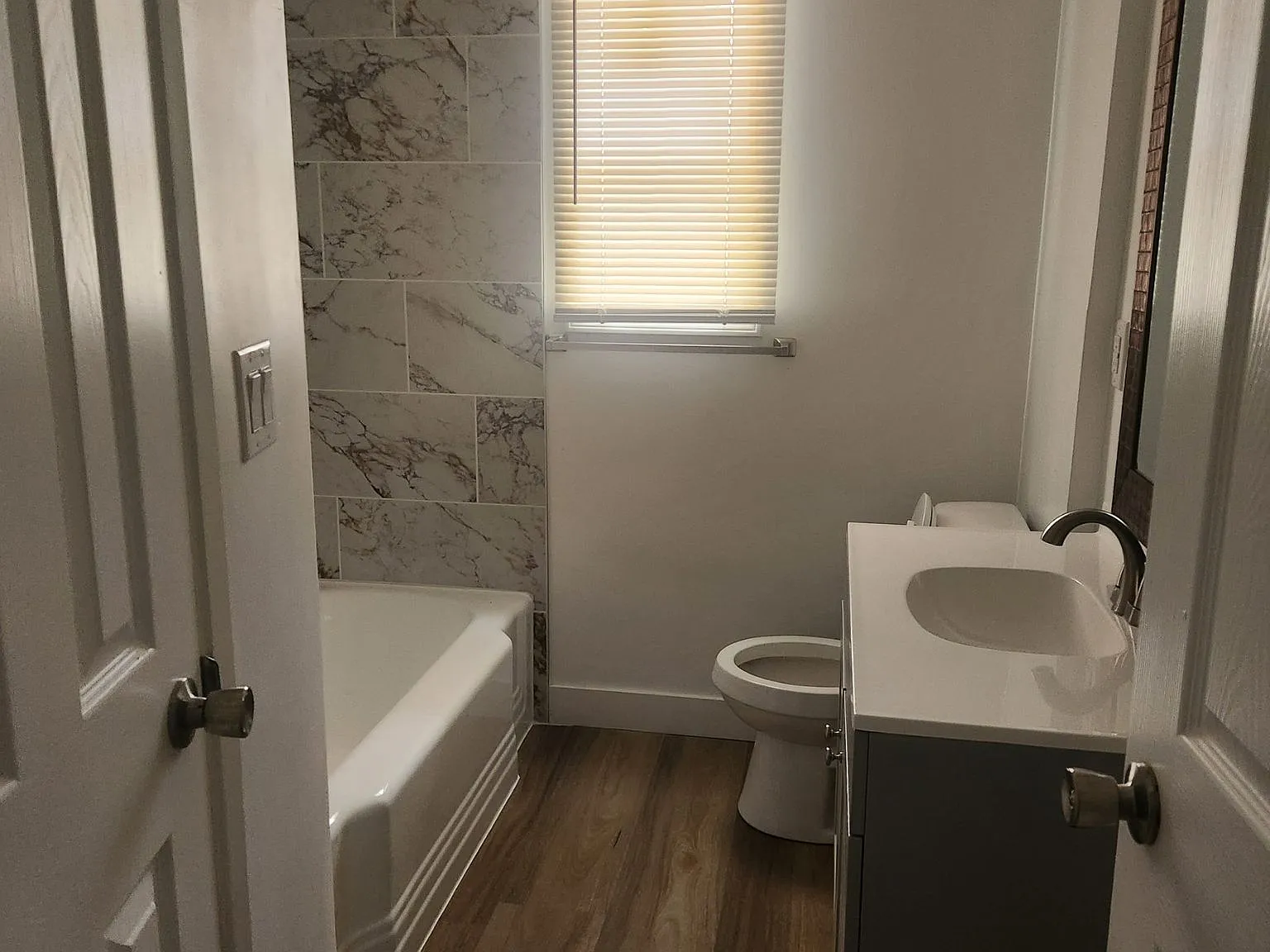 3 bed, 1.5 bath, 1299 sqft, $2,000 — Photo 3
