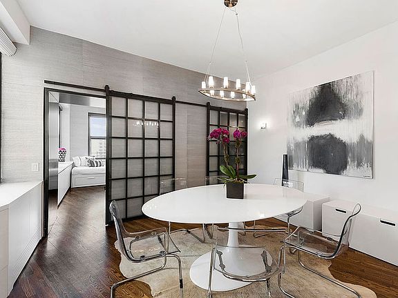3rd image of 260 W Broadway Unit 8C