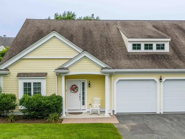 17 Eighth Green Dr, North Dartmouth, MA 02747