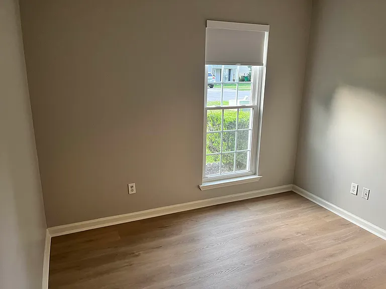 Center bedroom