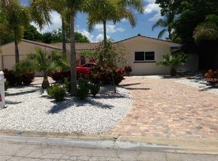 110 18th St, Belleair Beach, FL 33786
