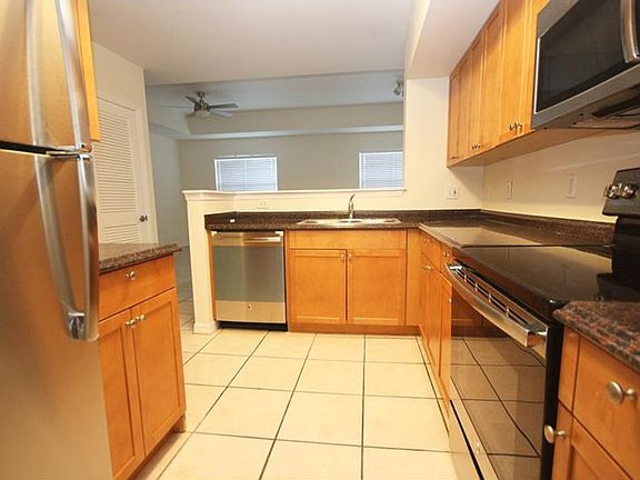 5th image of 1050 Villagio Cir Unit 202