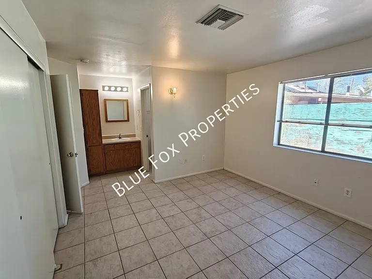 3318 E Bellevue St #B — Photo 35