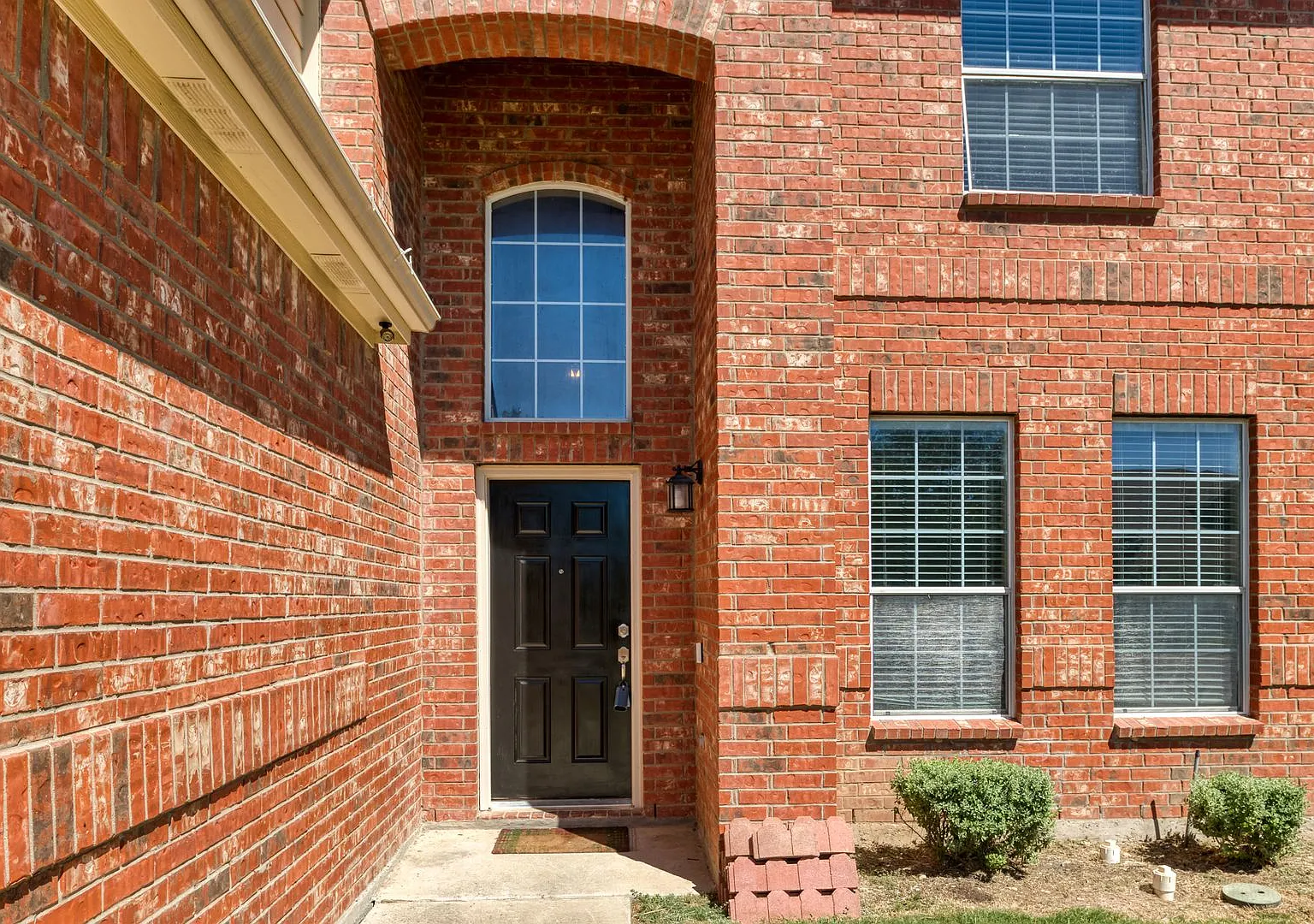 **Gorgeous 4 bedroom** — Photo 1