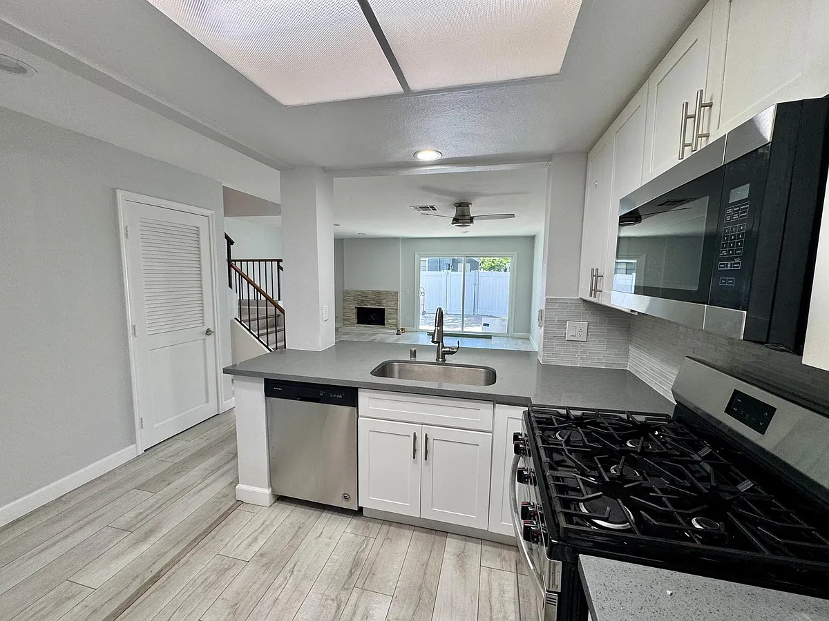 Building Photo - 8752 Pinecrest Pl