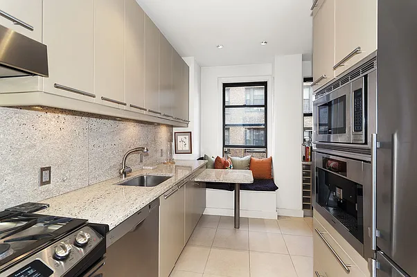 Sold by Warburg | media 1