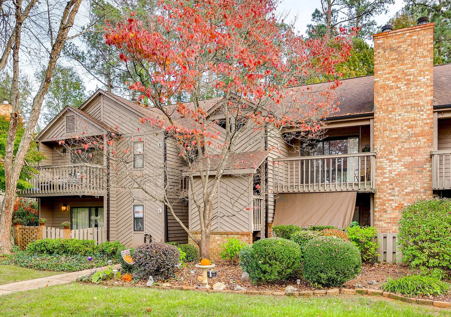 Beautifully remodeled one bedroom, one bath in Lake Wylie Woods! — Photo 1