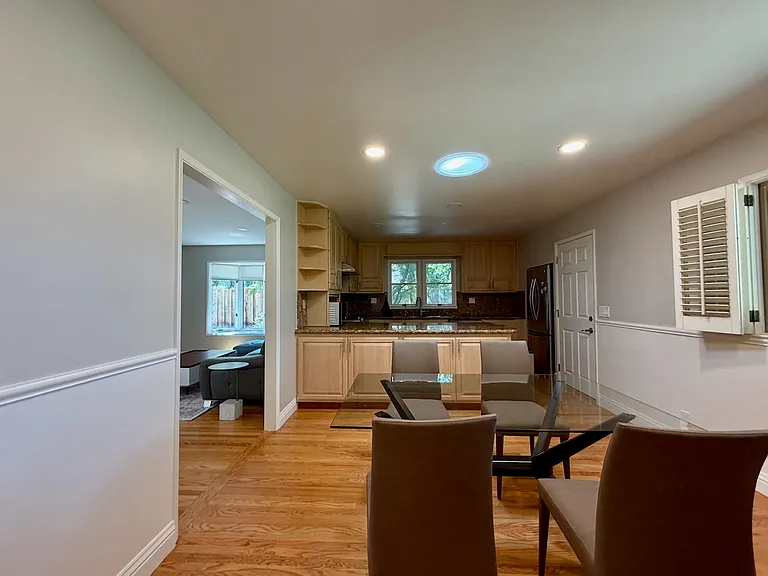 832 Cathedral Dr — Photo 2