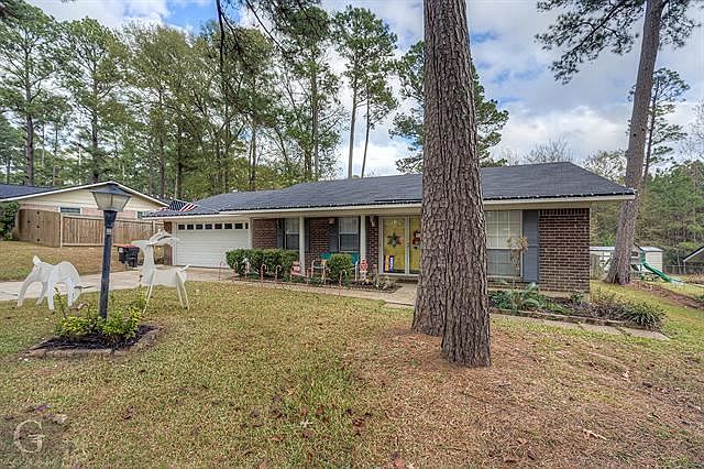 1st image of 105 Pine Lake Dr