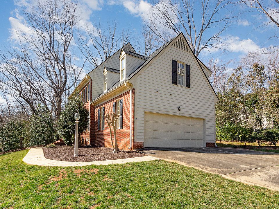 2nd image of 101 Rustic Wood Ln