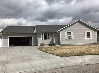961 Country Rd, Idaho Falls, ID 83402