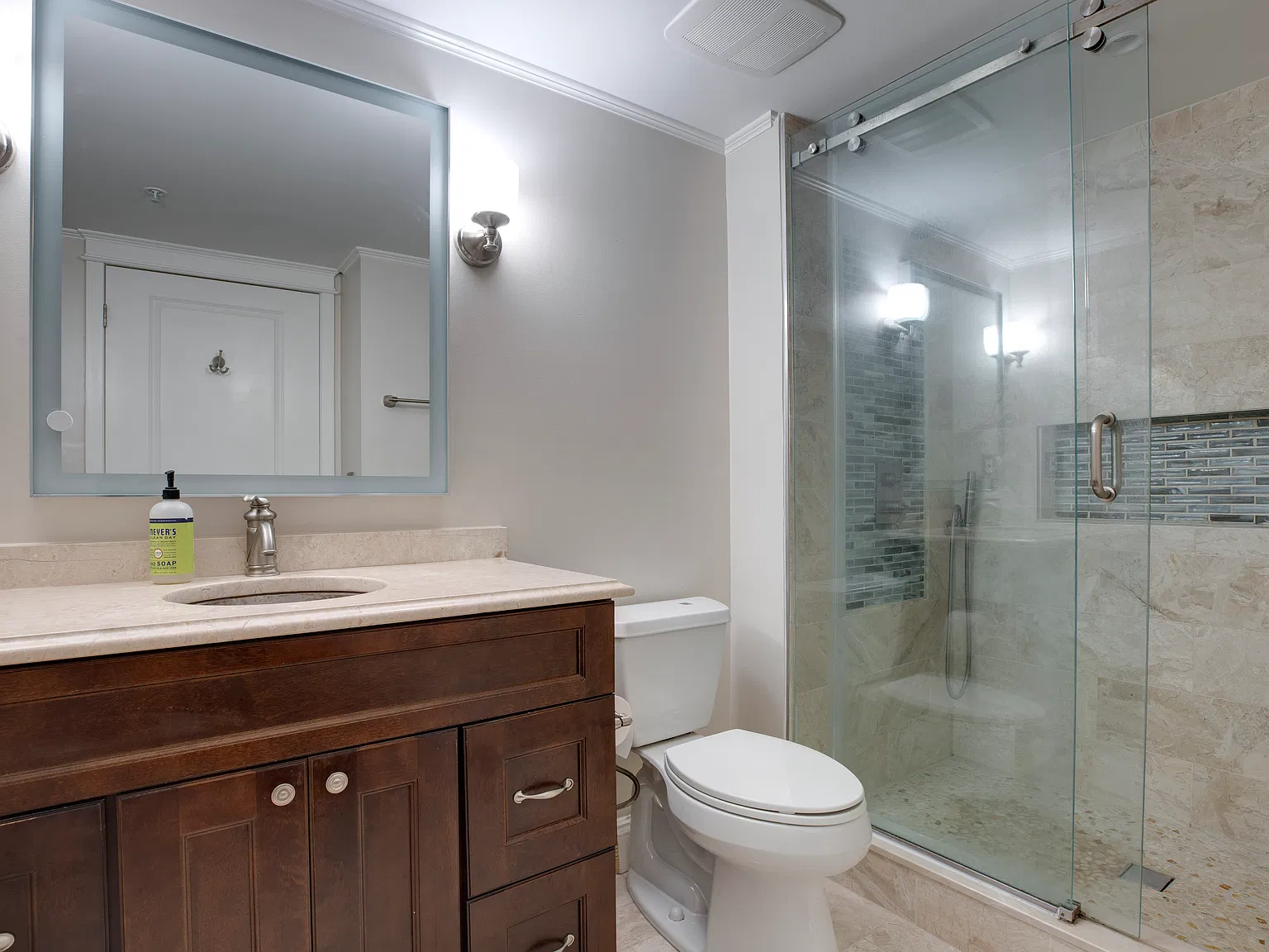 2 bed, 1161 sqft, $2,950 — Photo 3