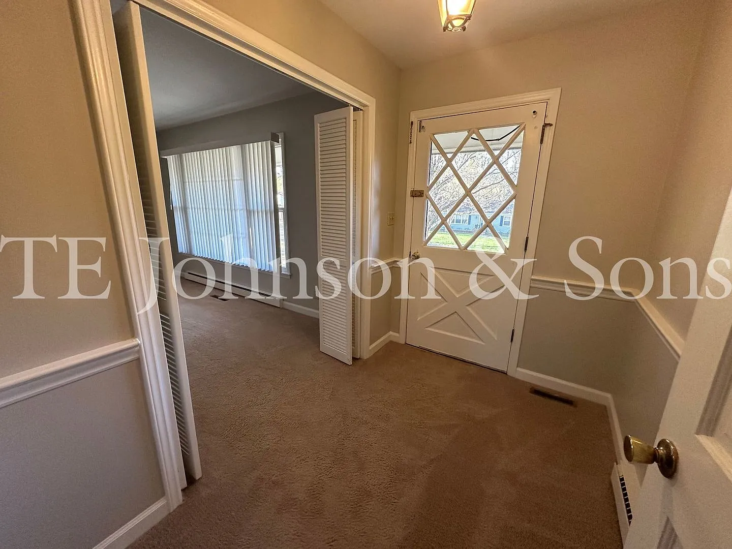 Spacious One Level Home with Den, Granite Kitchen Island, and 2 Car Carport — Photo 3