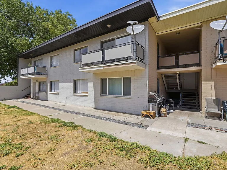 Towne Apartments — Photo 8
