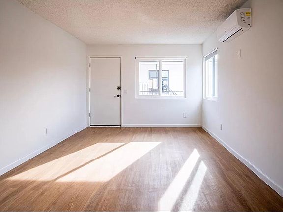 2nd image of 4918 N Maywood Ave