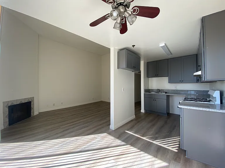 1220 N Las Palmas Ave — Photo 7