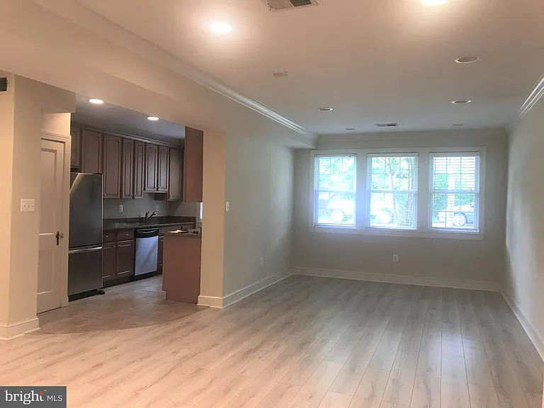 401 Commonwealth Ave #10B — Photo 45