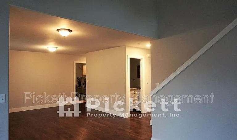 2037 NE Gustaf St — Photo 7