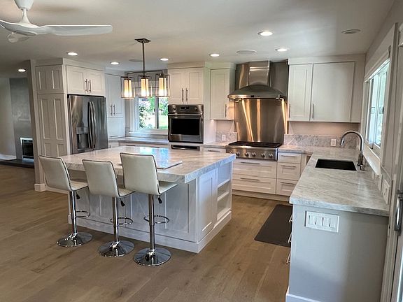 2nd image of 303 Grandview Ct