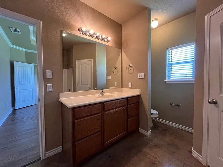 3037 Breton St — Photo 17