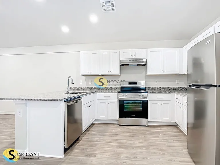 10476 Pendleton Ave — Photo 8