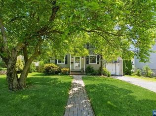 8 Harding Pl, Livingston, NJ 07039