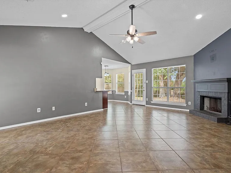 1469 Homestead Dr — Photo 3