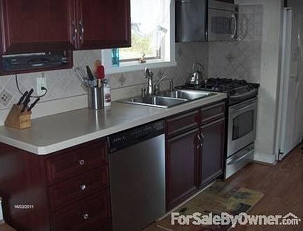 Stainless Steel Appliance : Microwave, stove, and dishwasher