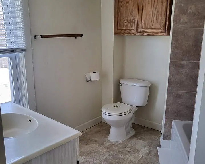 1027 E Main St — Photo 4