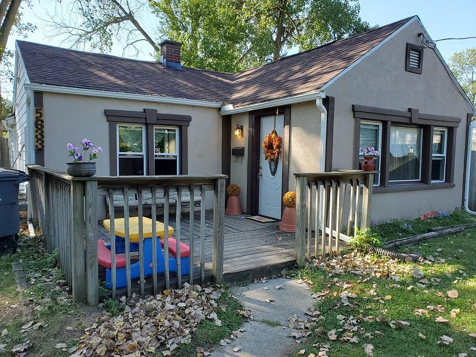 Stylisg 3 Bed Washington School with full front deck