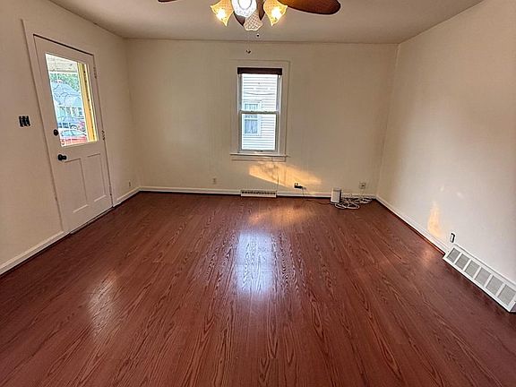4th image of 30 Lindale Ave