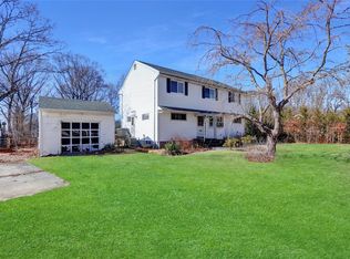 299 Auborn Ave, Shirley, NY 11967