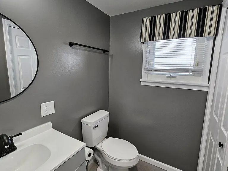 208 E Main St — Photo 13