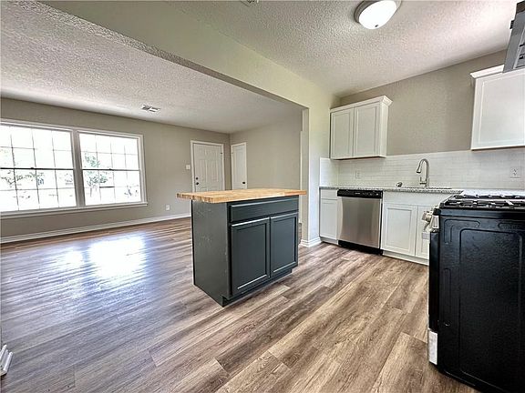3rd image of 3717 Lasker Ave