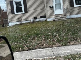 4 North Dr, Decatur, IL 62526