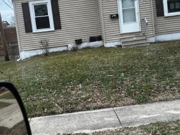 4 North Dr, Decatur, IL 62526