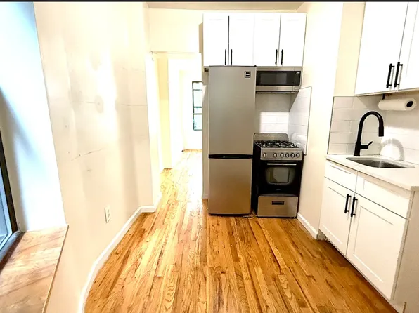 239 West 15th Street image 1 of 10