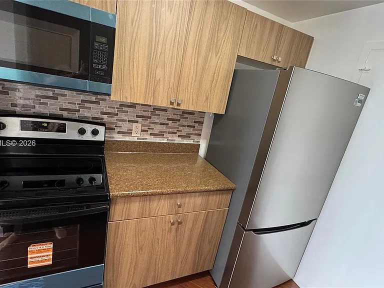 2020 NE 135th St #810 — Photo 6