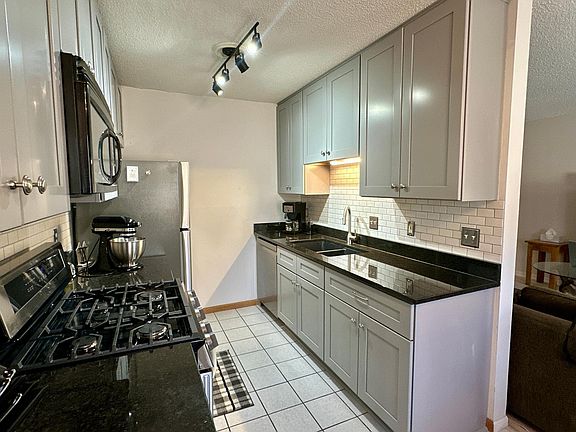 2nd image of 1621 City View Dr