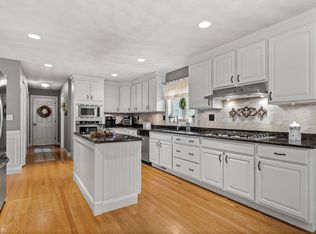 14 Melissa Cir, Pelham, NH 03076